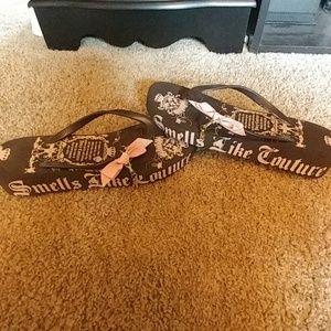 Juicy couture flip flops